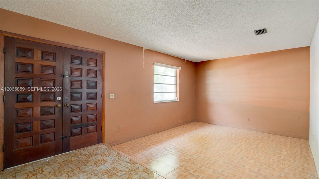 For Sale: $760,000 (4 beds, 2 baths, 1475 Square Feet)