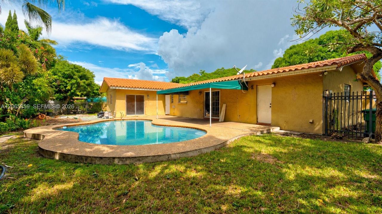 For Sale: $760,000 (4 beds, 2 baths, 1475 Square Feet)