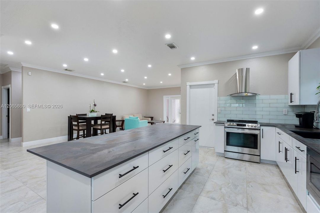 For Sale: $675,000 (3 beds, 2 baths, 1668 Square Feet)