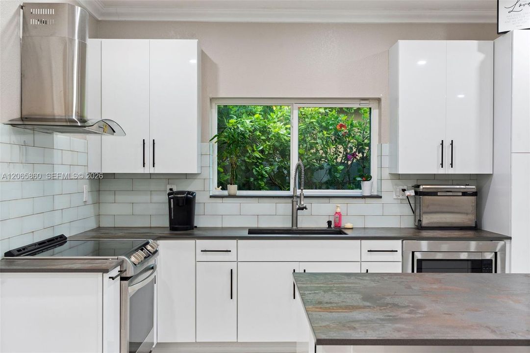 For Sale: $675,000 (3 beds, 2 baths, 1668 Square Feet)