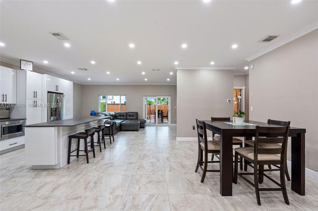 For Sale: $675,000 (3 beds, 2 baths, 1668 Square Feet)
