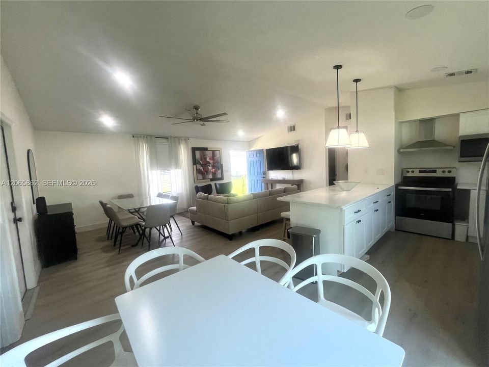 For Rent: $2,200 (3 beds, 2 baths, 1056 Square Feet)