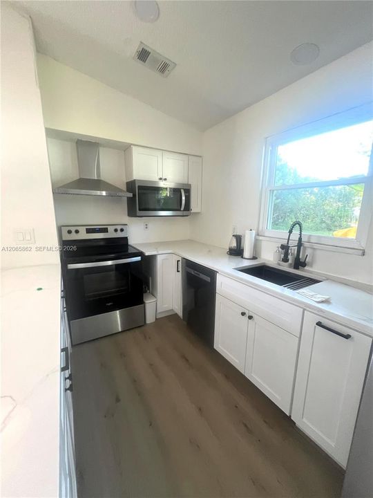 For Rent: $2,200 (3 beds, 2 baths, 1056 Square Feet)