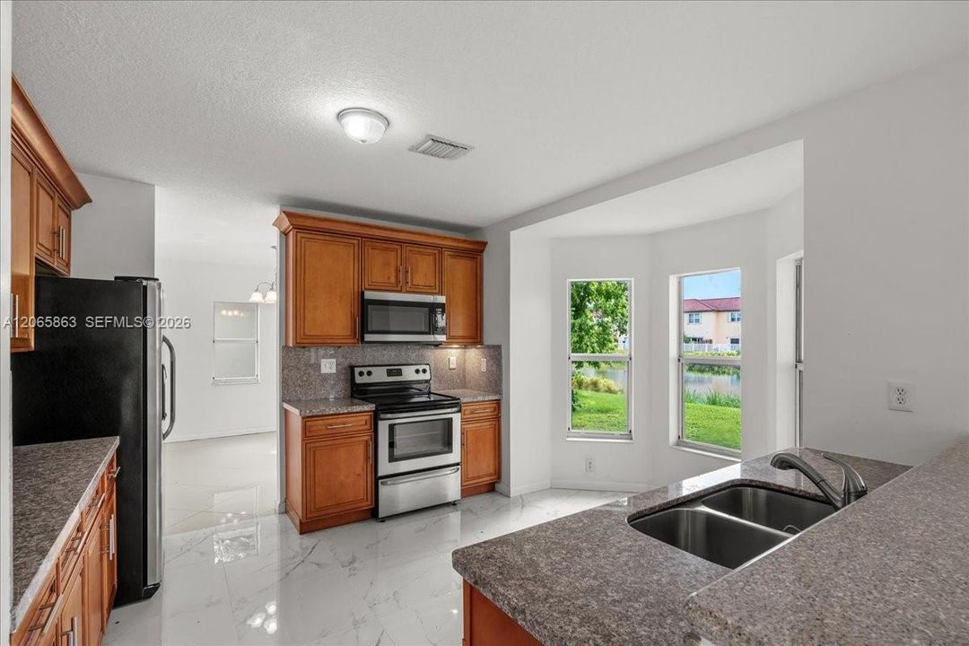 En Venta: $499,000 (3 camas, 2 baños, 2099 Pies cuadrados)