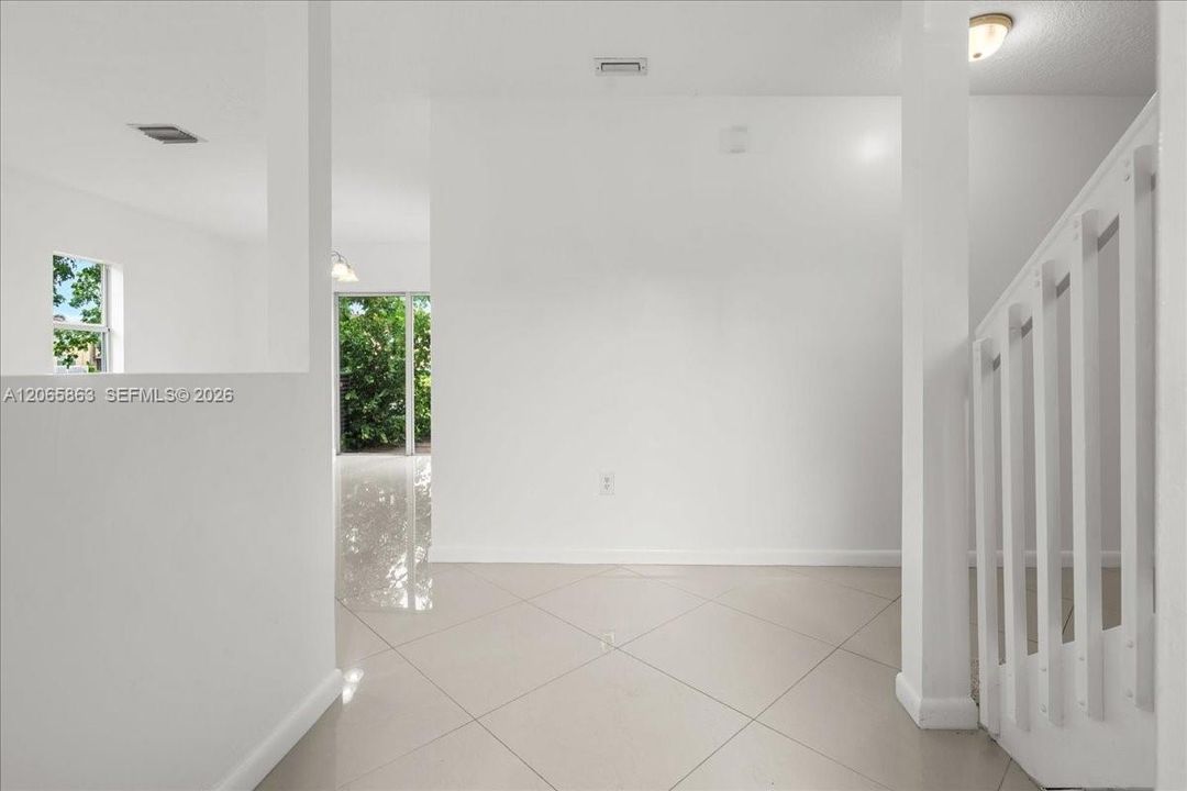 En Venta: $499,000 (3 camas, 2 baños, 2099 Pies cuadrados)