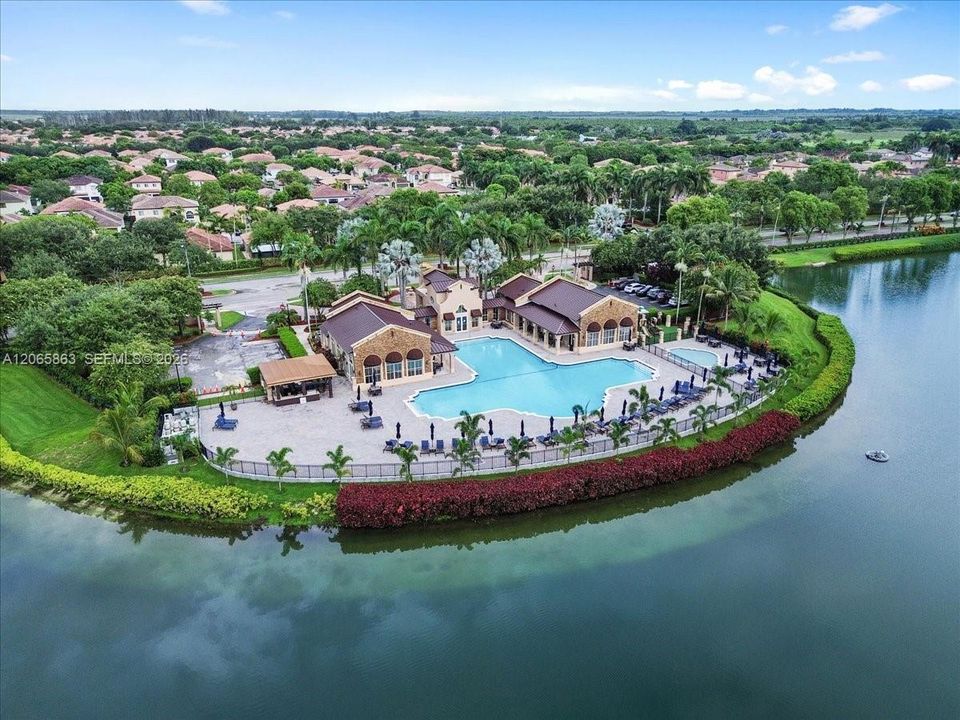 En Venta: $499,000 (3 camas, 2 baños, 2099 Pies cuadrados)