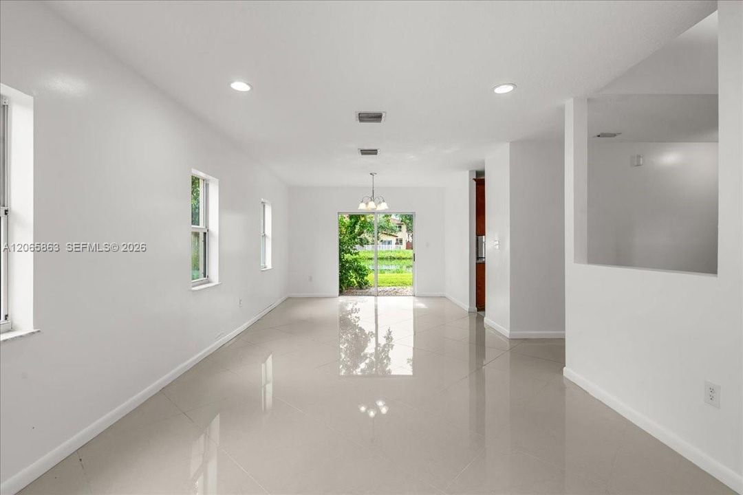 En Venta: $499,000 (3 camas, 2 baños, 2099 Pies cuadrados)