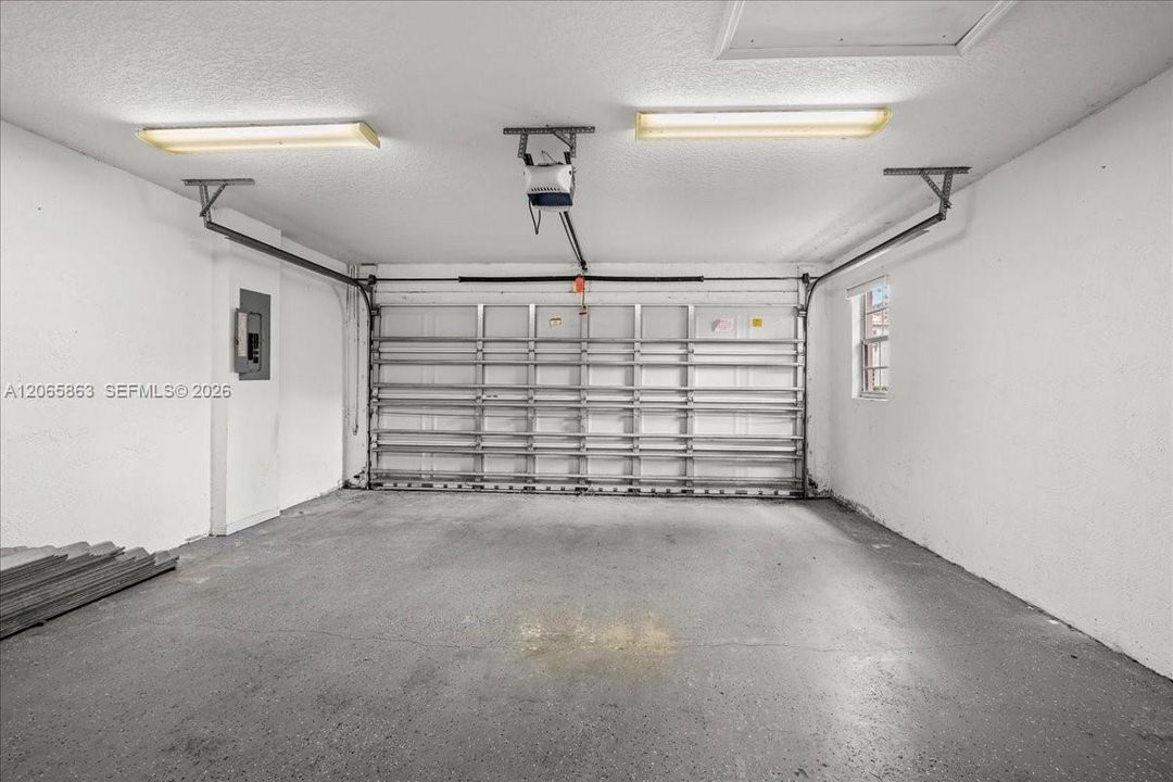 En Venta: $499,000 (3 camas, 2 baños, 2099 Pies cuadrados)