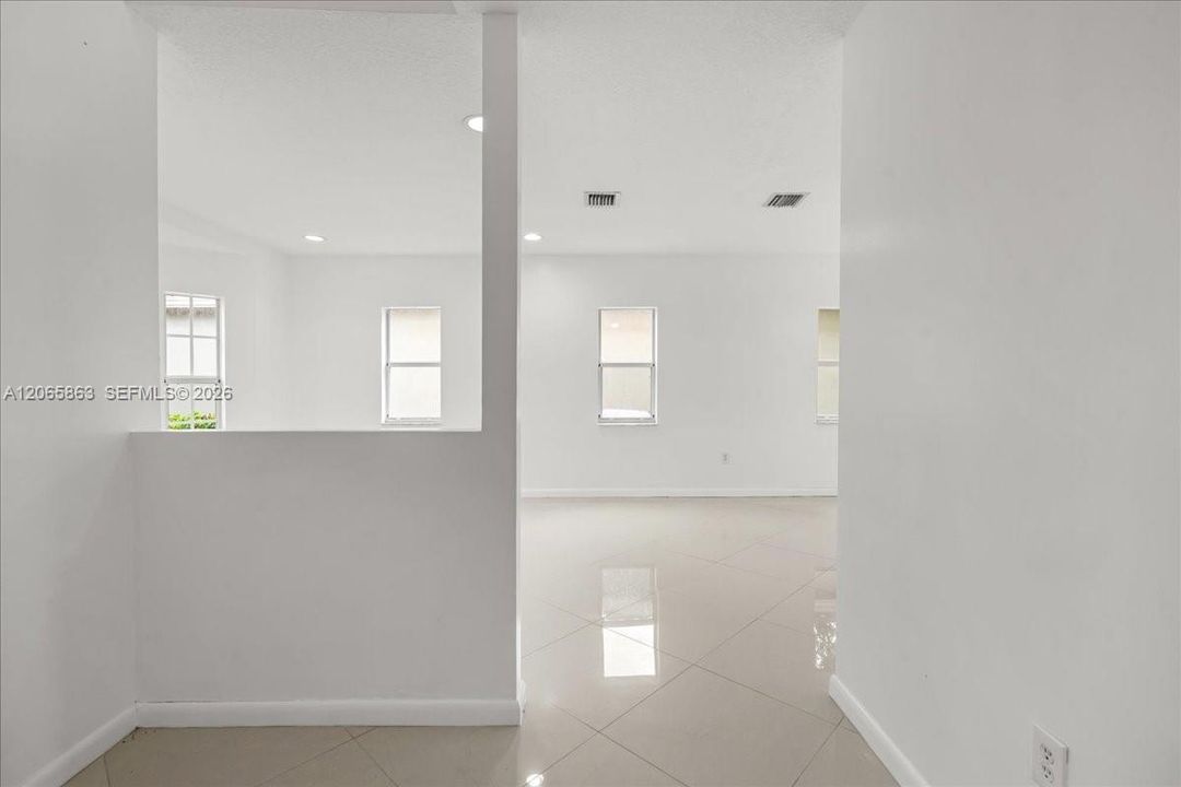 En Venta: $499,000 (3 camas, 2 baños, 2099 Pies cuadrados)