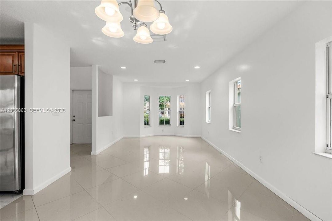 En Venta: $499,000 (3 camas, 2 baños, 2099 Pies cuadrados)