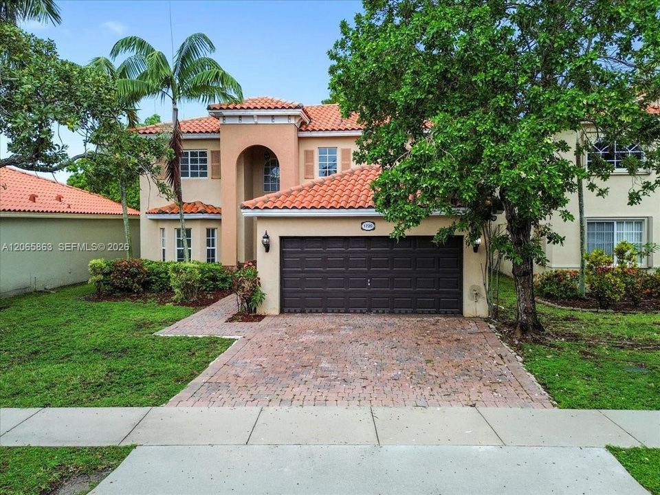 En Venta: $499,000 (3 camas, 2 baños, 2099 Pies cuadrados)