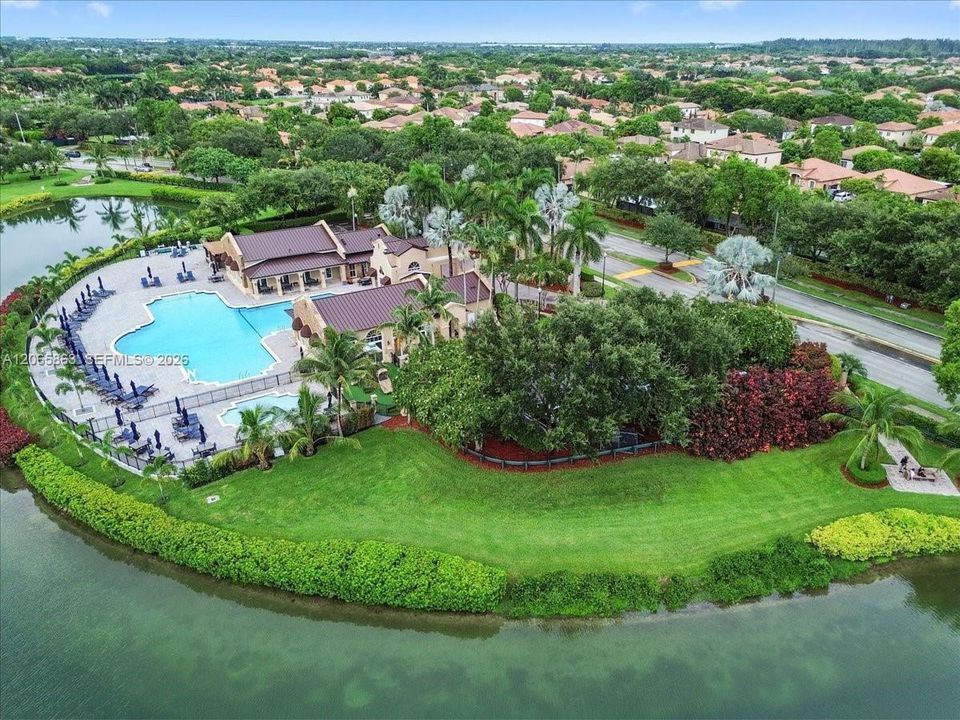 En Venta: $499,000 (3 camas, 2 baños, 2099 Pies cuadrados)