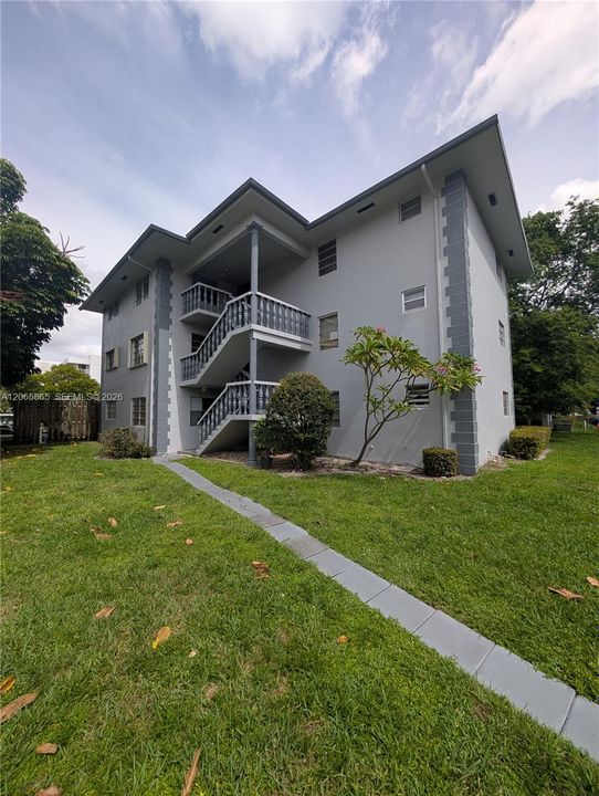 For Rent: $1,350 (1 beds, 1 baths, 640 Square Feet)