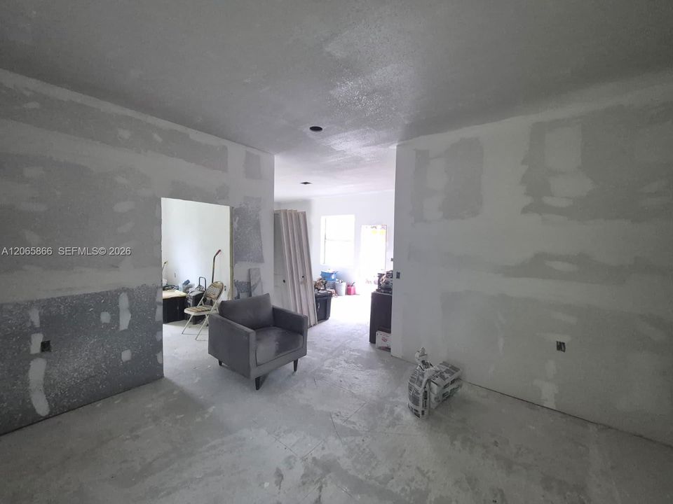 For Sale: $649,999 (6 beds, 4 baths, 5080 Square Feet)