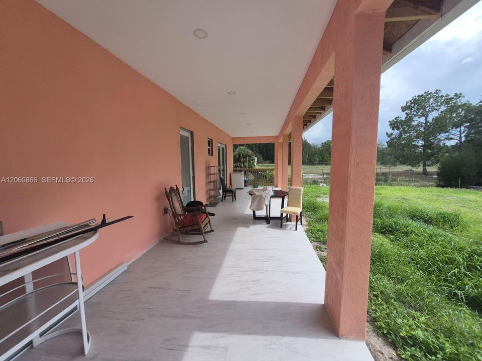 For Sale: $649,999 (6 beds, 4 baths, 5080 Square Feet)