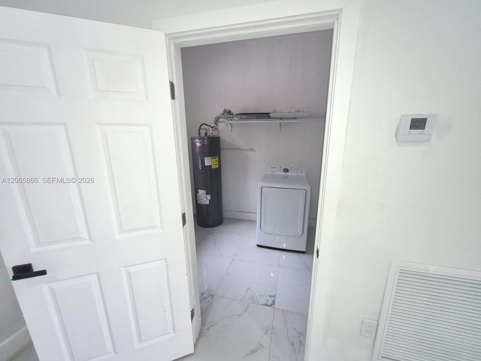 For Sale: $649,999 (6 beds, 4 baths, 5080 Square Feet)