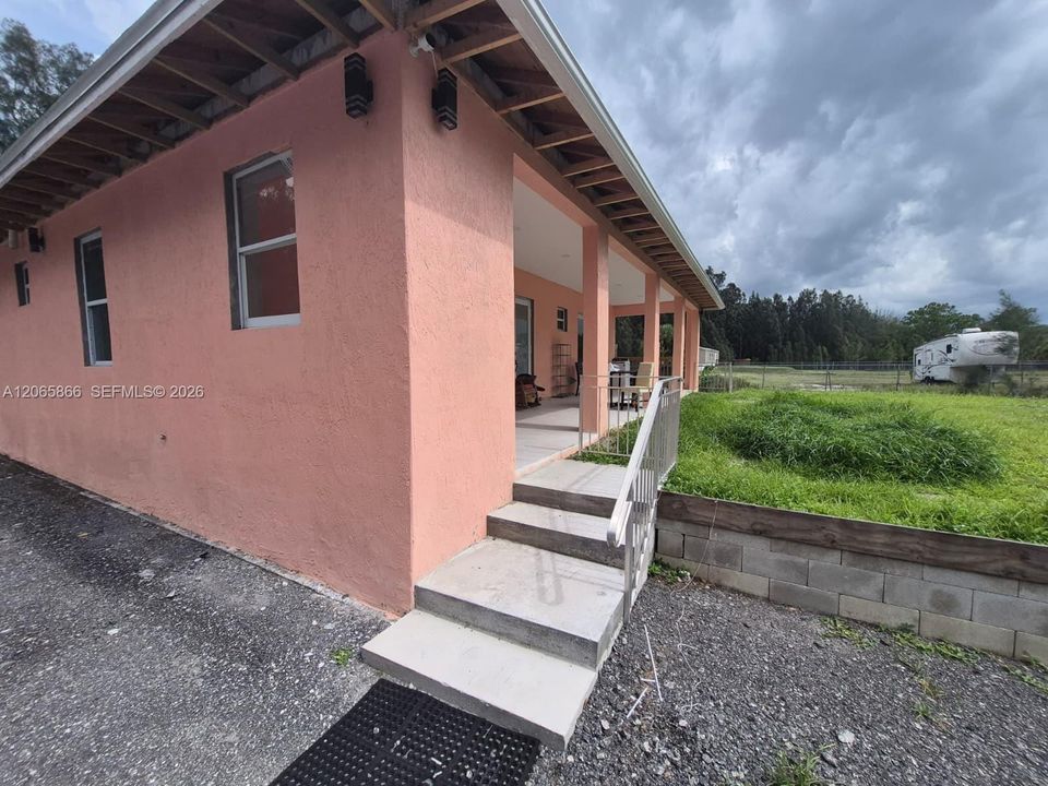 For Sale: $649,999 (6 beds, 4 baths, 5080 Square Feet)