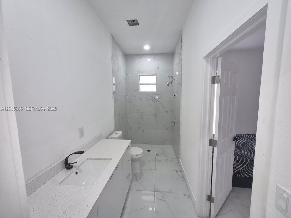 For Sale: $649,999 (6 beds, 4 baths, 5080 Square Feet)