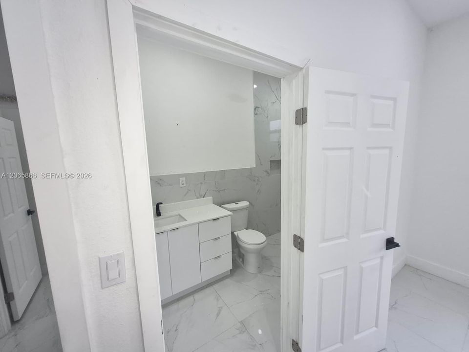 For Sale: $649,999 (6 beds, 4 baths, 5080 Square Feet)