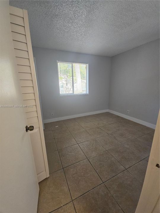 For Rent: $1,900 (2 beds, 2 baths, 930 Square Feet)