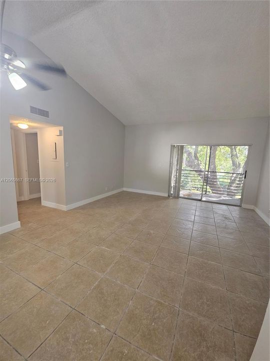 For Rent: $1,900 (2 beds, 2 baths, 930 Square Feet)
