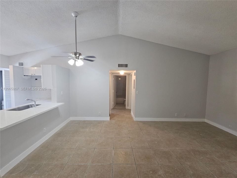 For Rent: $1,900 (2 beds, 2 baths, 930 Square Feet)