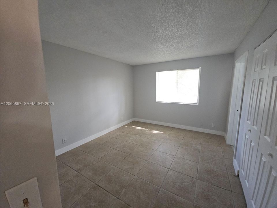 For Rent: $1,900 (2 beds, 2 baths, 930 Square Feet)