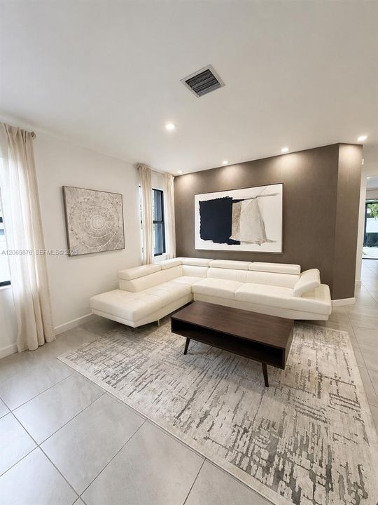 En Renta: $5,500 (4 camas, 3 baños, 2642 Pies cuadrados)