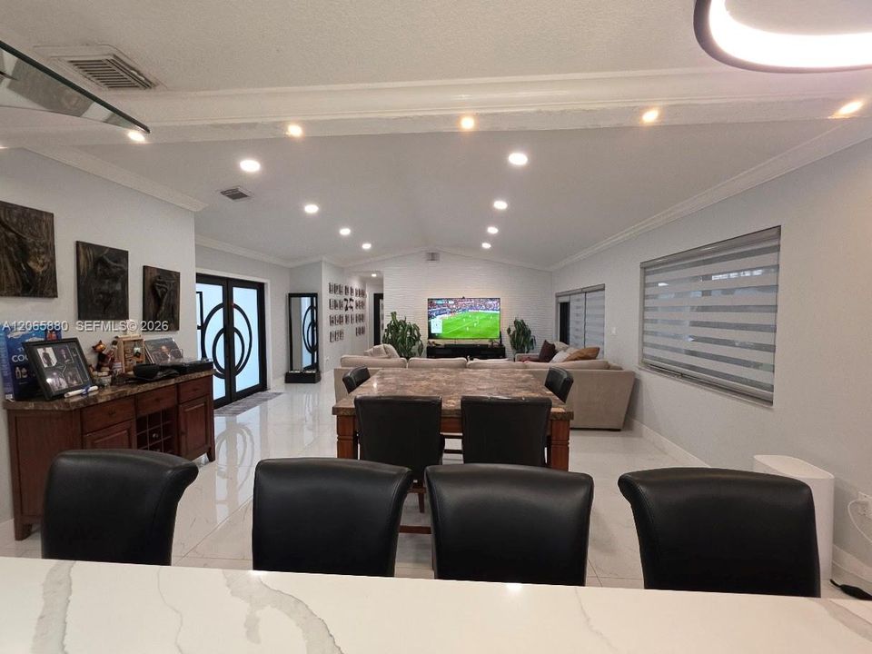 For Sale: $749,900 (3 beds, 2 baths, 1786 Square Feet)