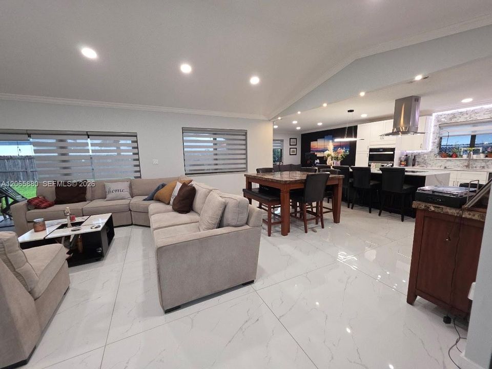 For Sale: $749,900 (3 beds, 2 baths, 1786 Square Feet)