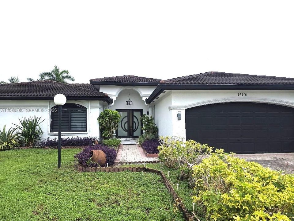 For Sale: $749,900 (3 beds, 2 baths, 1786 Square Feet)