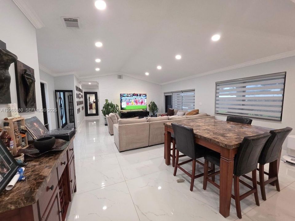 For Sale: $749,900 (3 beds, 2 baths, 1786 Square Feet)