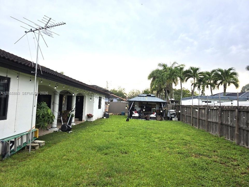 For Sale: $749,900 (3 beds, 2 baths, 1786 Square Feet)
