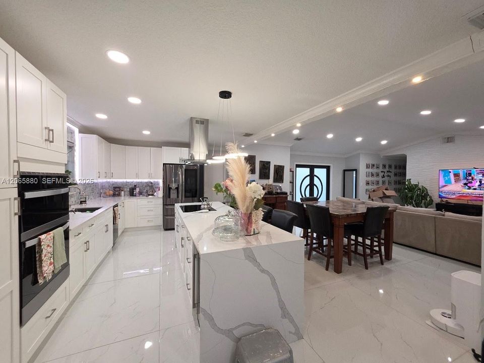 For Sale: $749,900 (3 beds, 2 baths, 1786 Square Feet)