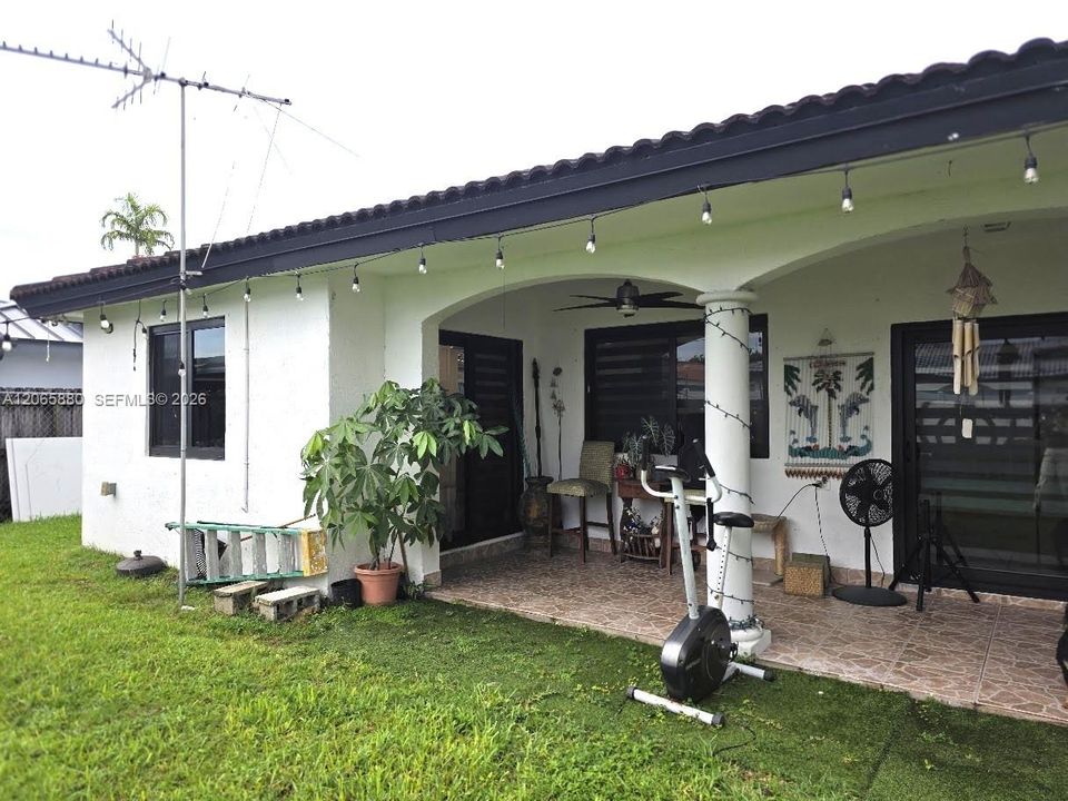 For Sale: $749,900 (3 beds, 2 baths, 1786 Square Feet)
