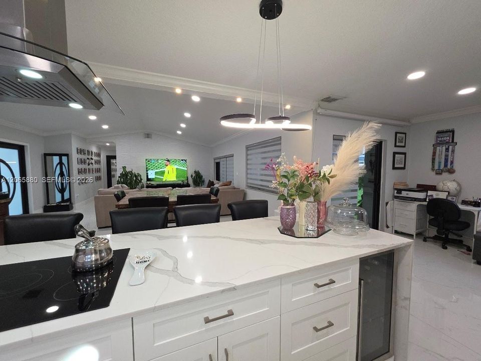 For Sale: $749,900 (3 beds, 2 baths, 1786 Square Feet)
