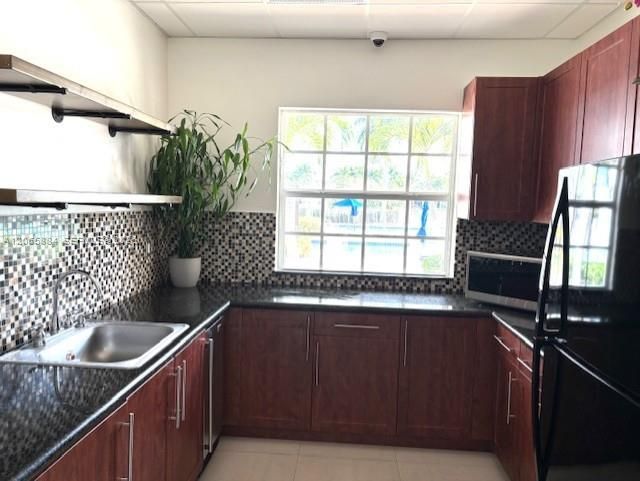 En Venta: $1,200,000 (6 camas, 4 baños, 3170 Pies cuadrados)