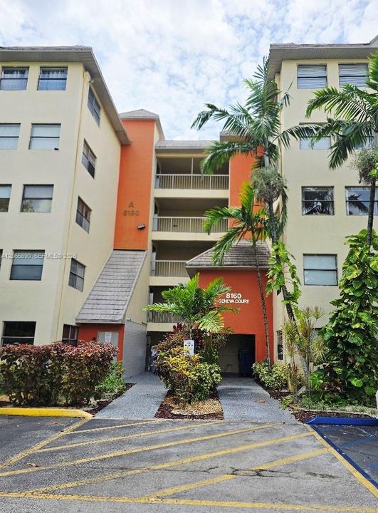 Active With Contract: $1,900 (1 beds, 1 baths, 710 Square Feet)