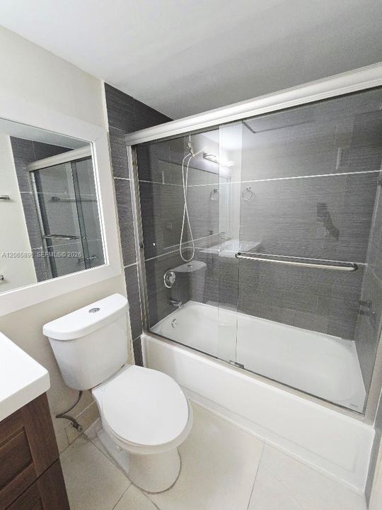 Active With Contract: $1,900 (1 beds, 1 baths, 710 Square Feet)