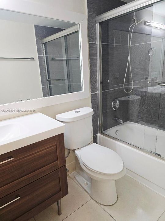 Active With Contract: $1,900 (1 beds, 1 baths, 710 Square Feet)