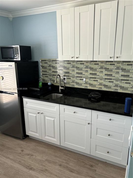 For Rent: $1,300 (1 beds, 1 baths, 1749 Square Feet)