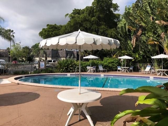 Active With Contract: $139,900 (1 beds, 1 baths, 760 Square Feet)