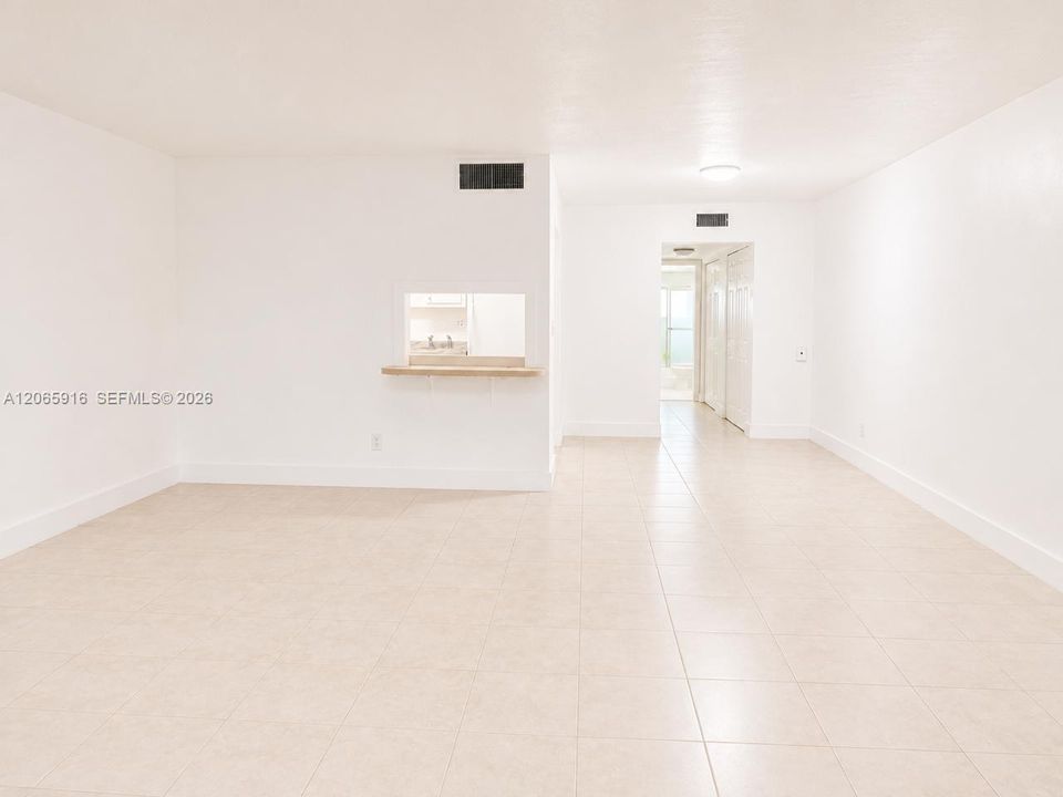 For Rent: $1,700 (1 beds, 1 baths, 991 Square Feet)