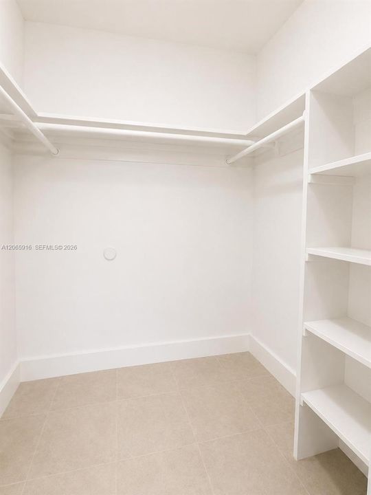 For Rent: $1,700 (1 beds, 1 baths, 991 Square Feet)