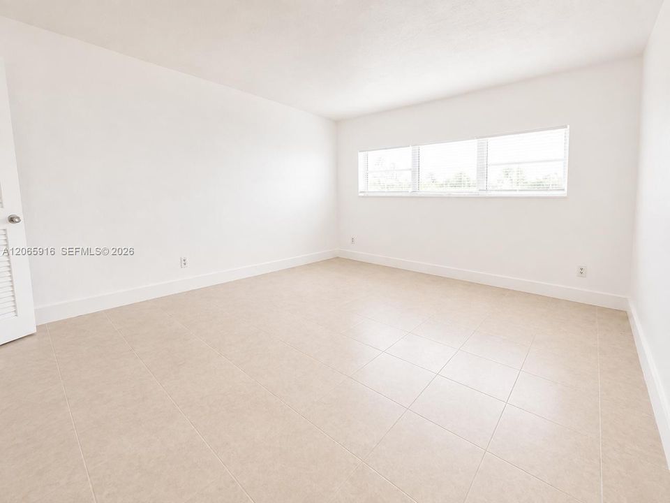 For Rent: $1,700 (1 beds, 1 baths, 991 Square Feet)
