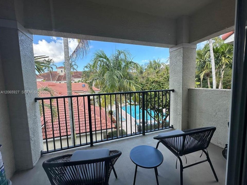 Active With Contract: $2,050 (2 beds, 2 baths, 1123 Square Feet)