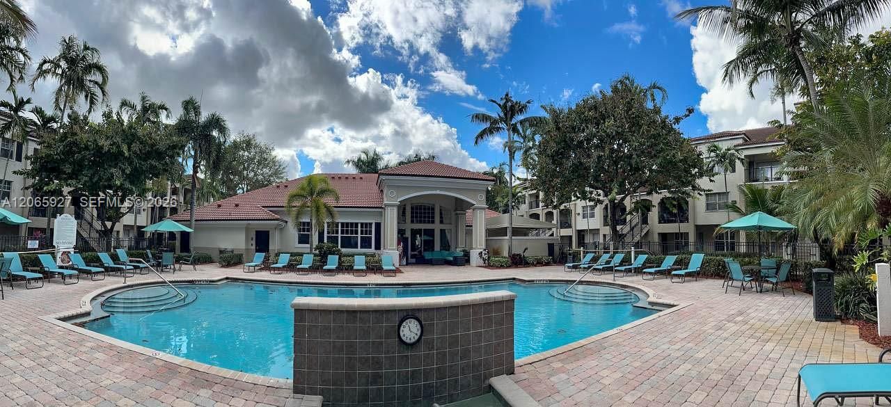 Active With Contract: $2,050 (2 beds, 2 baths, 1123 Square Feet)