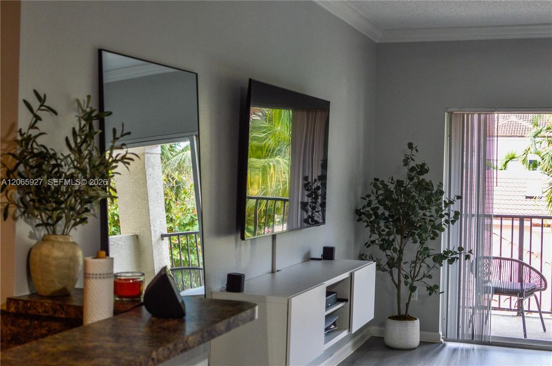 Active With Contract: $2,050 (2 beds, 2 baths, 1123 Square Feet)