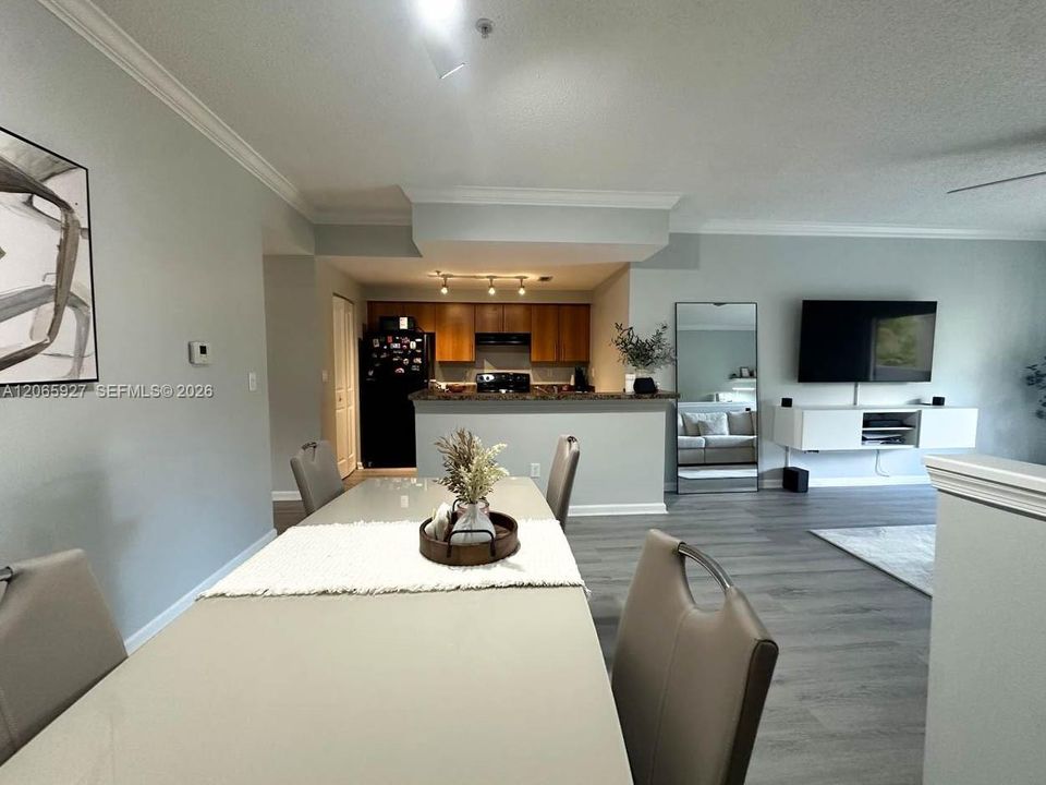 Active With Contract: $2,050 (2 beds, 2 baths, 1123 Square Feet)