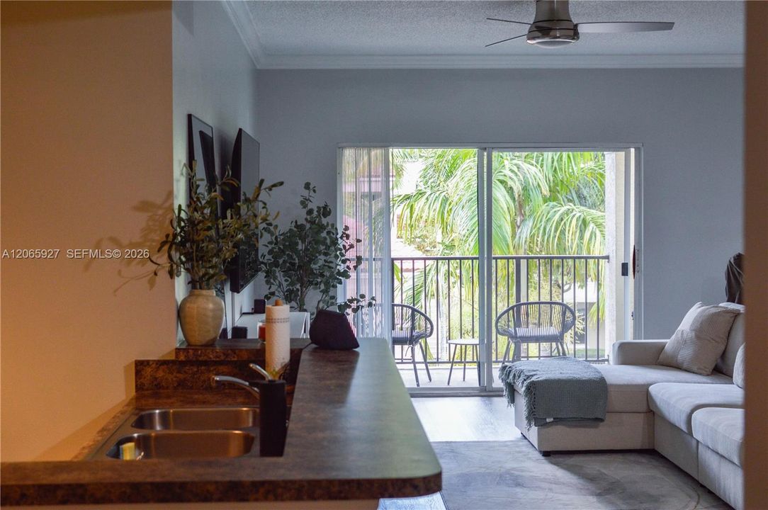 Active With Contract: $2,050 (2 beds, 2 baths, 1123 Square Feet)